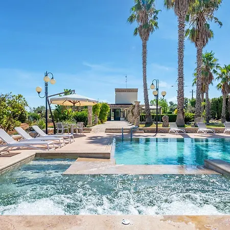 مزرعة للإقامة Masseria Tenuta Specolizzi *