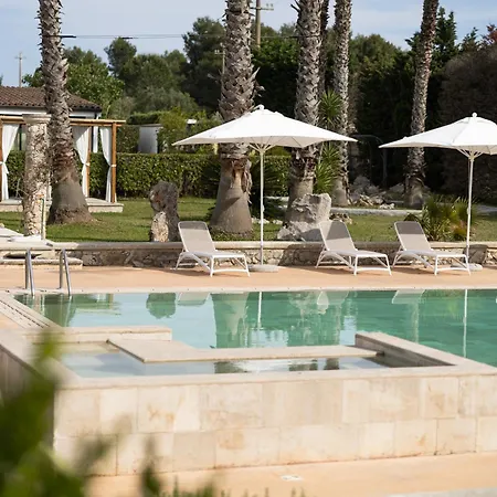 مزرعة للإقامة Masseria Tenuta Specolizzi *